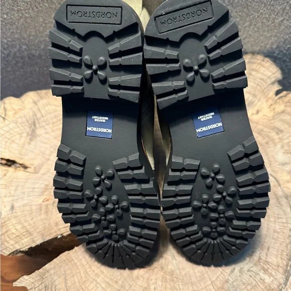 NWT! Size 7 Nordstrom Moonie water resistant suede combat boots - Picture 3 of 4